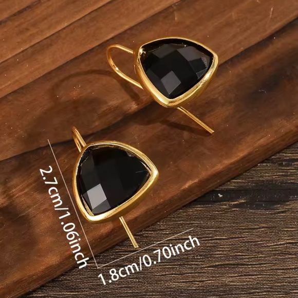 Vintage Black Onyx Gold Earrings - Picture 5 of 7